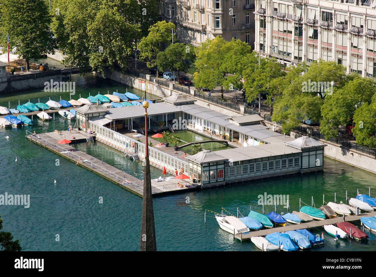 L'Europa, la Svizzera, Zurigo, città vecchia, donne storico stabilimento balneare Foto Stock