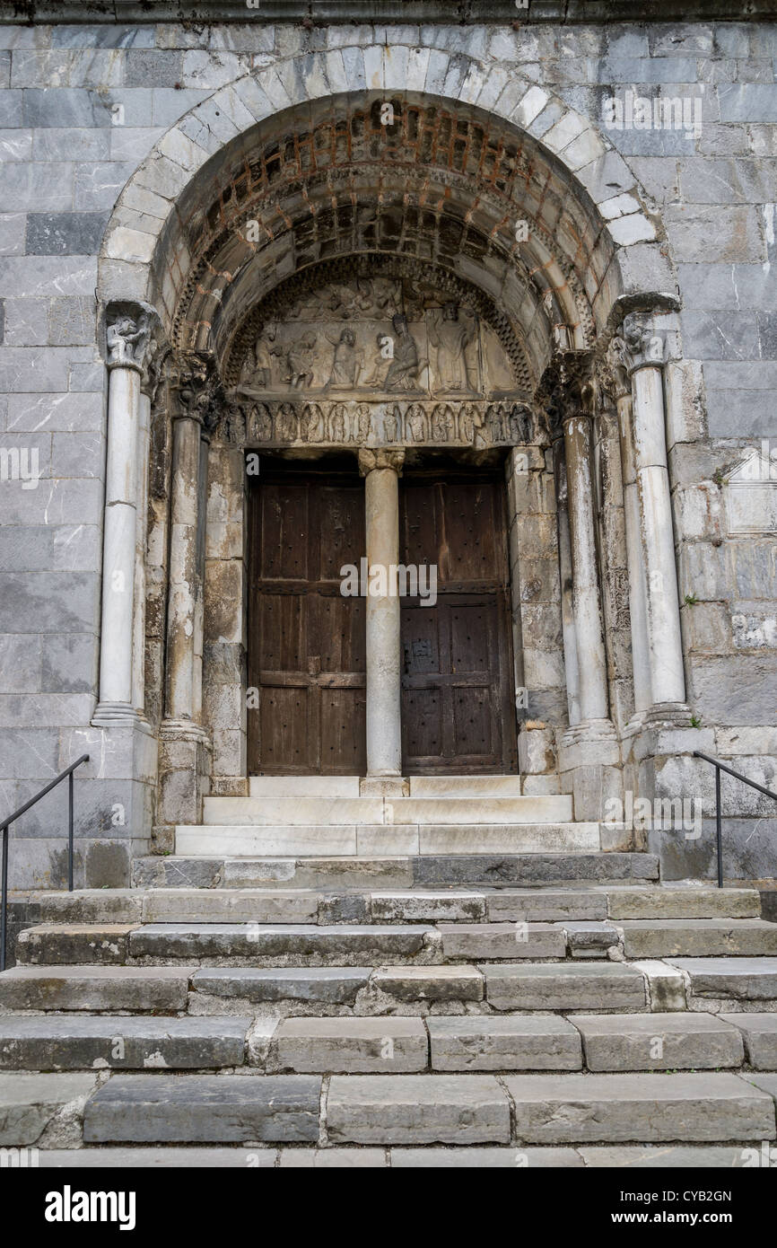 Portale della Cattedrale di Notre-dame de Saint-Bertrand-de-Comminges. Hautes-Pyrénées, Francia. Foto Stock