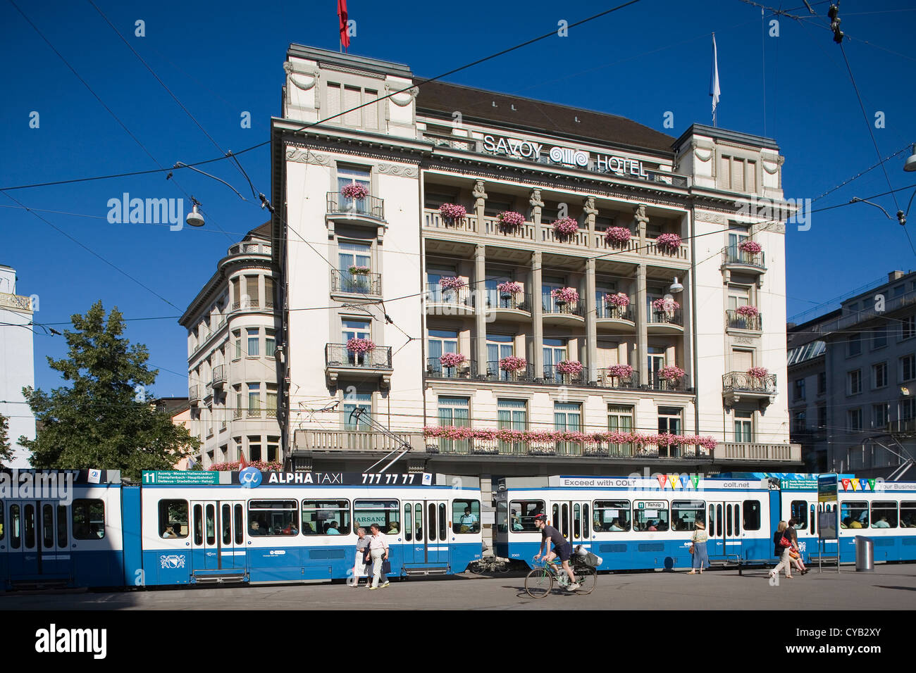 L'Europa, la Svizzera, Zurigo, la vita quotidiana di fronte al Savoy Hotel Foto Stock