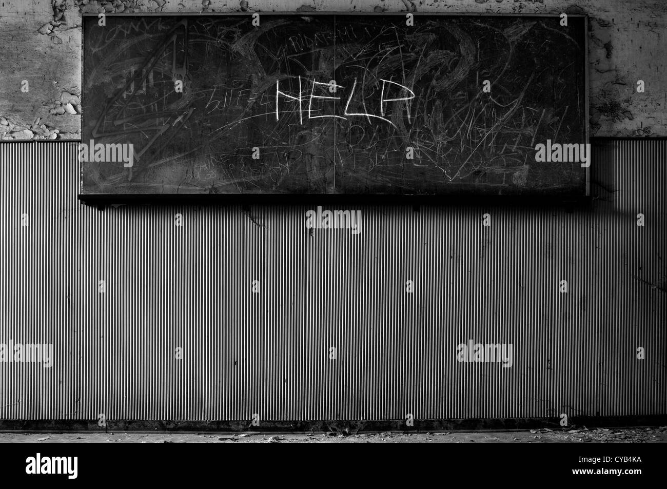 L'Italia. Rovinato blackboard nella scuola abbandonata Foto Stock