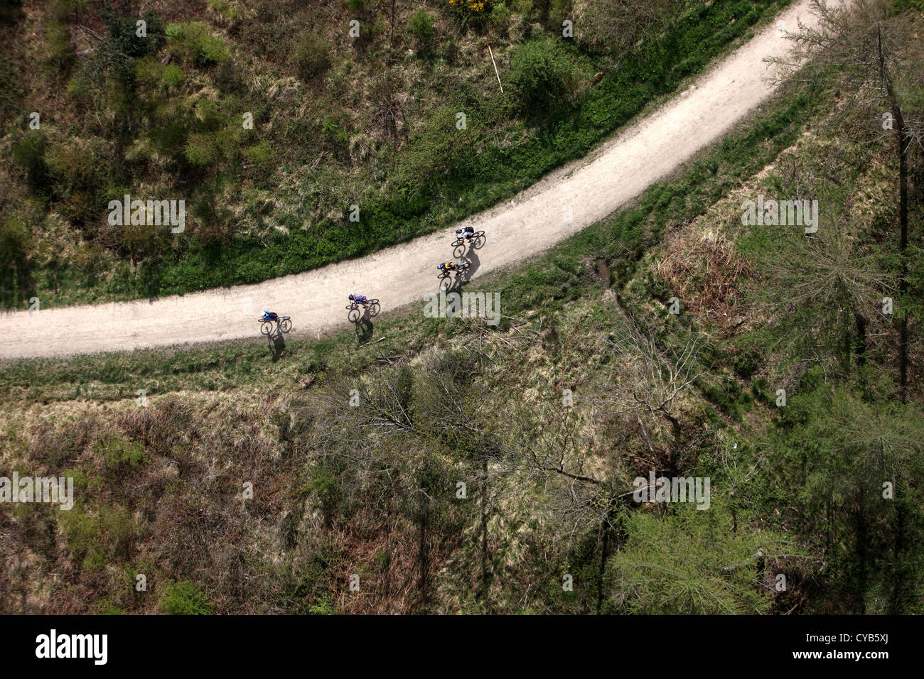 Vista aerea di ciclisti in North Yorkshire con ombre Foto Stock