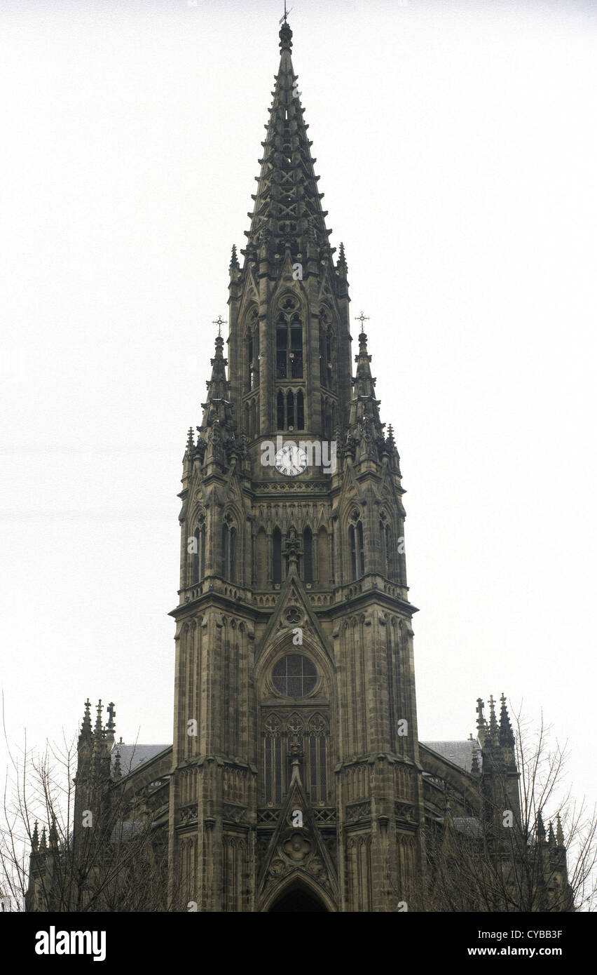 Spagna. Paese basco. San Sebastian. Buona Sherpherd Cattedrale. Torre-guglia. Foto Stock