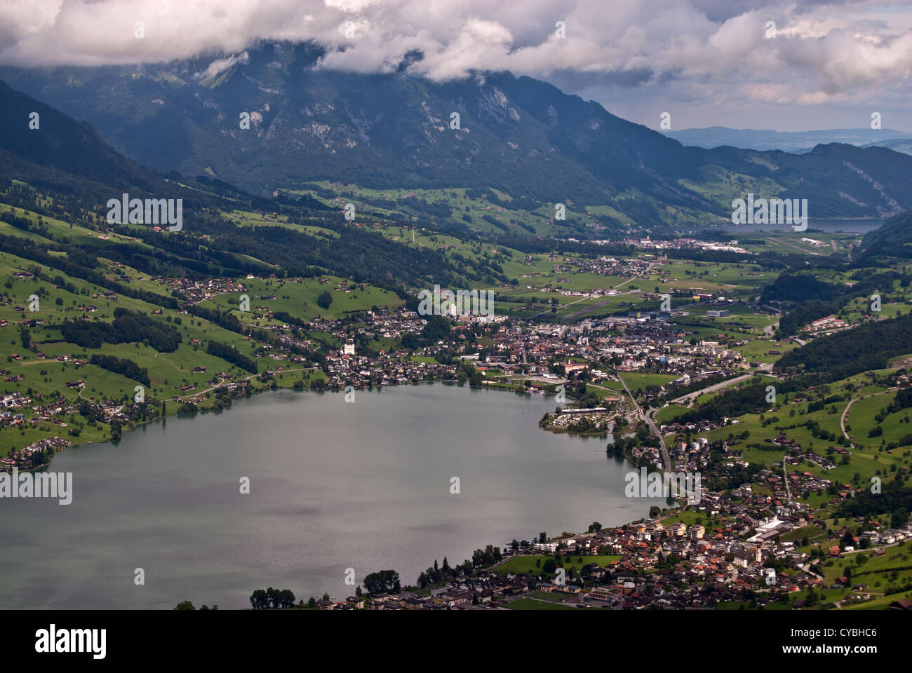 Lago di Sarnen, città di Sarnen e Alpnach. Obvaldo, Svizzera Foto Stock