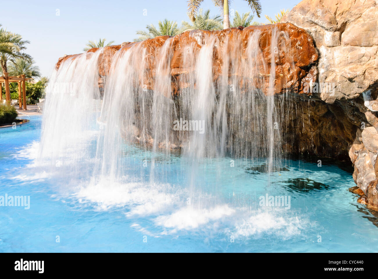 Cascata nella piscina di Emirates Palace Hotel Abu Dhabi Foto Stock