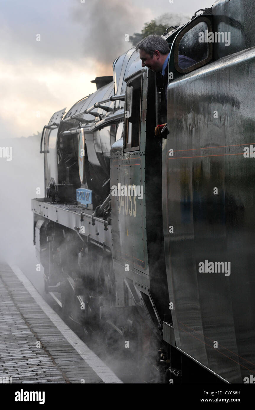 34053 Sir Keith Park in attesa del segnale sulla stazione di Bewdley on Severn Valley Railway in autunno di Gala per settembre 2012 Foto Stock