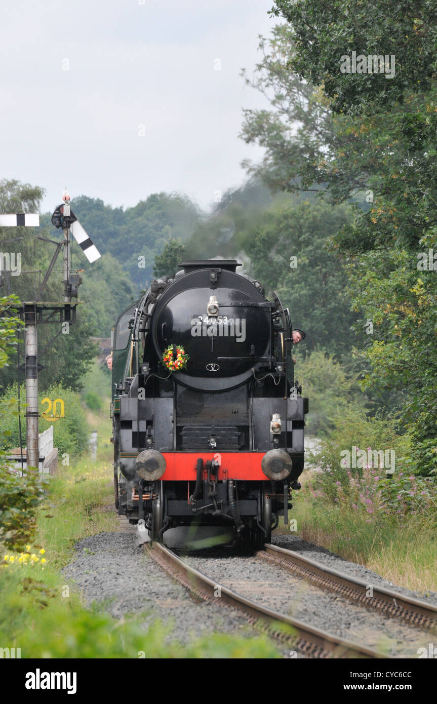 Sir Keith Park 34053 attraversando la Severn Valley Railway Worcester Road Bridge sull approccio a Kidderminster. Foto Stock