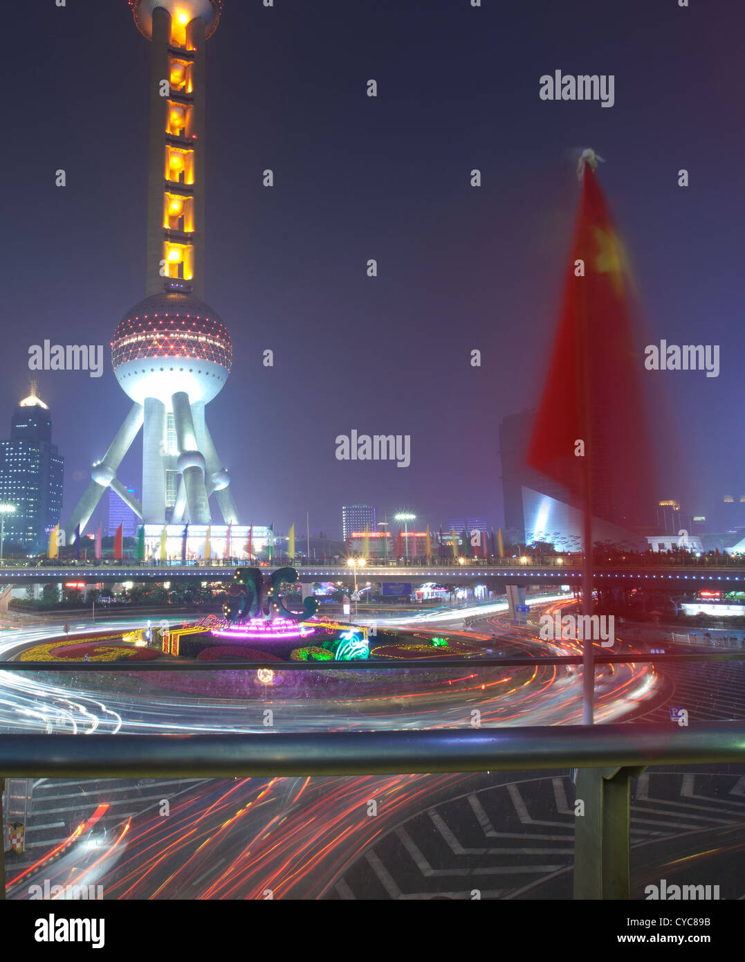 Oriental Pearl Tower nella notte,Shanghai in Cina Foto Stock