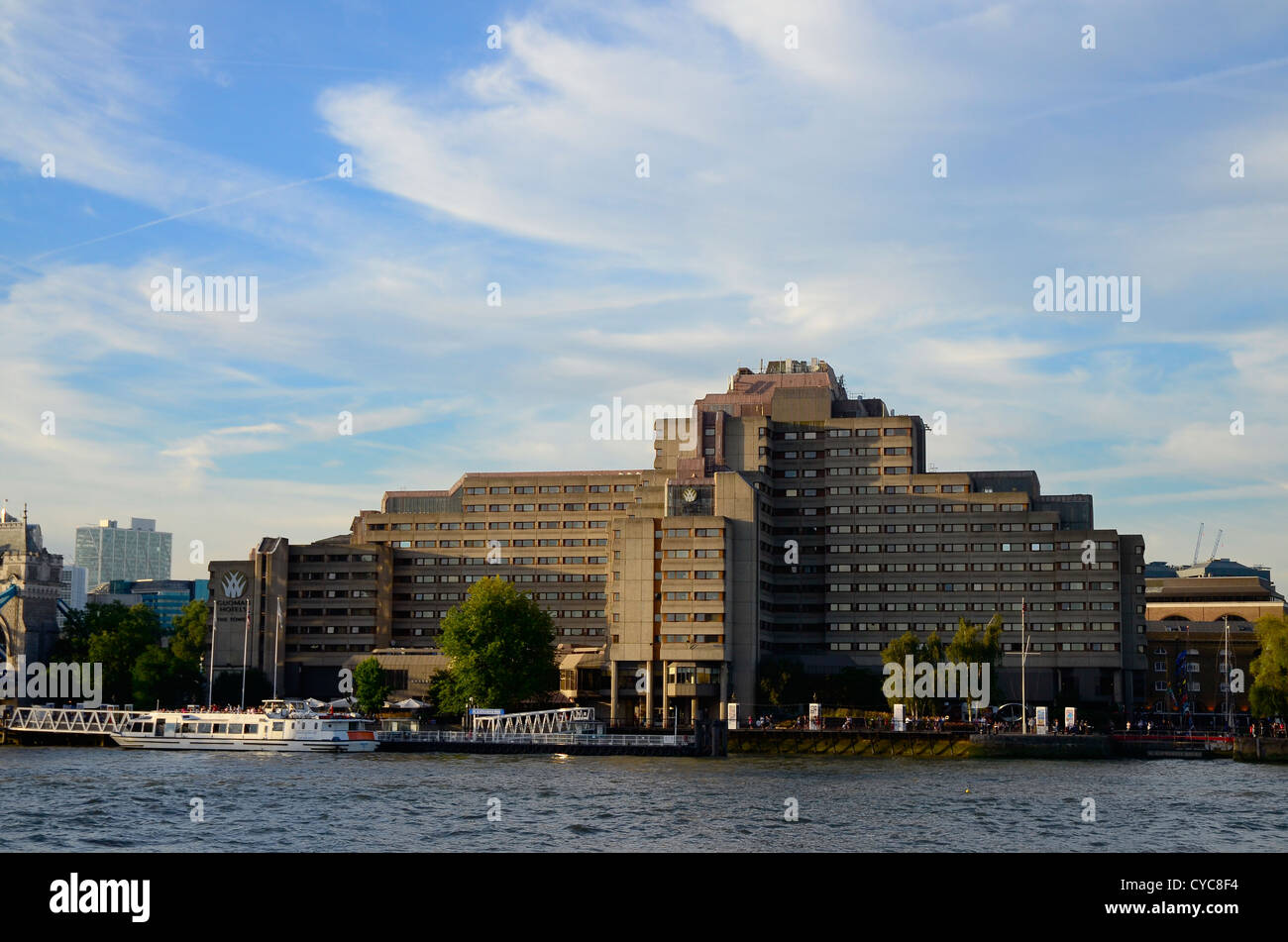 Guoman Hotel Il Tower Hotel sul fiume Tamigi, Londra Foto Stock