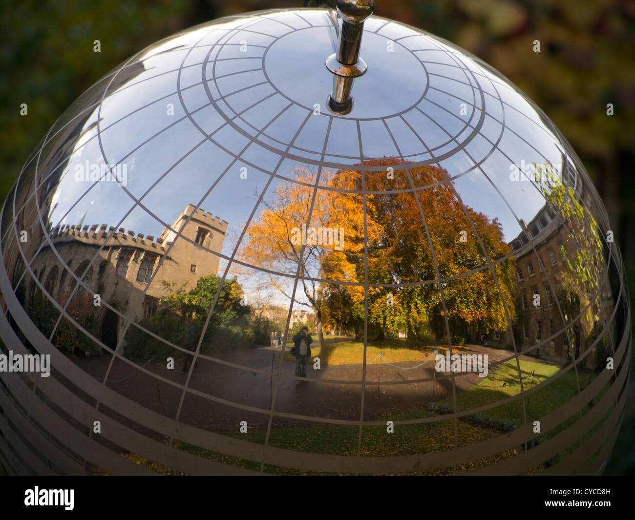 In autunno la riflessione e Self-portrait in donne al Balliol Meridiana, Oxford University 3 Foto Stock
