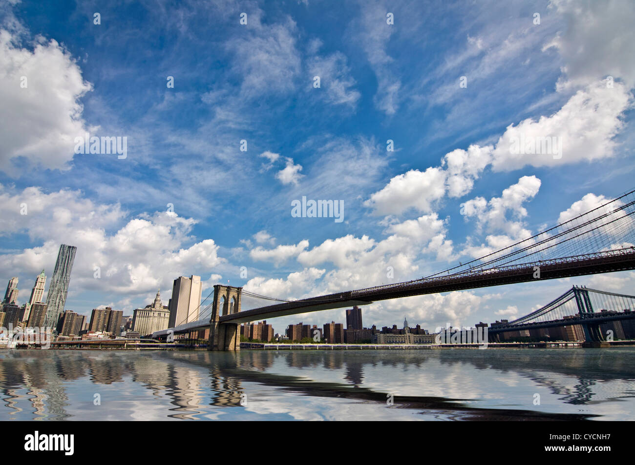 Il ponte di Brooklyn e Manhattan, da Brooklyn - New York City, Stati Uniti d'America Foto Stock