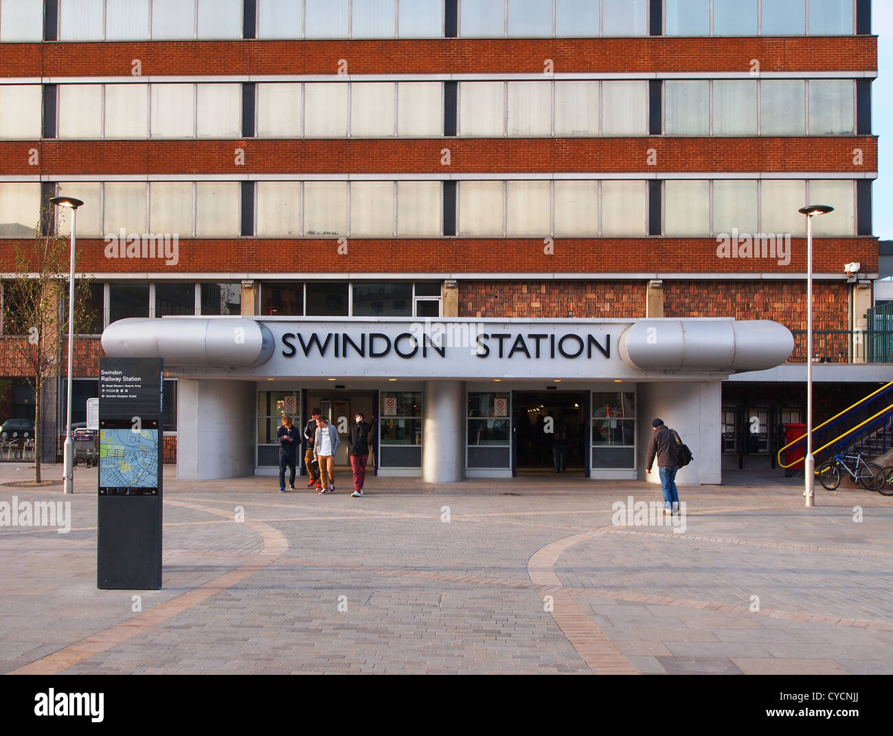 Swindon Stazione ferroviaria dopo l'aggiornamento 2012 Foto Stock