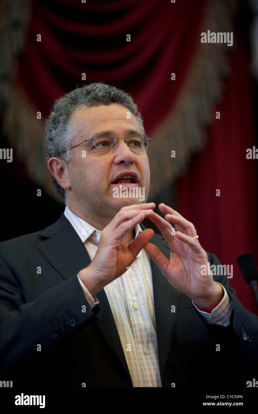 Analista legale e CNN commentatore Jeffrey Toobin parla al 2012 Texas Book Festival circa il suo ultimo libro "Il Giuramento" Foto Stock