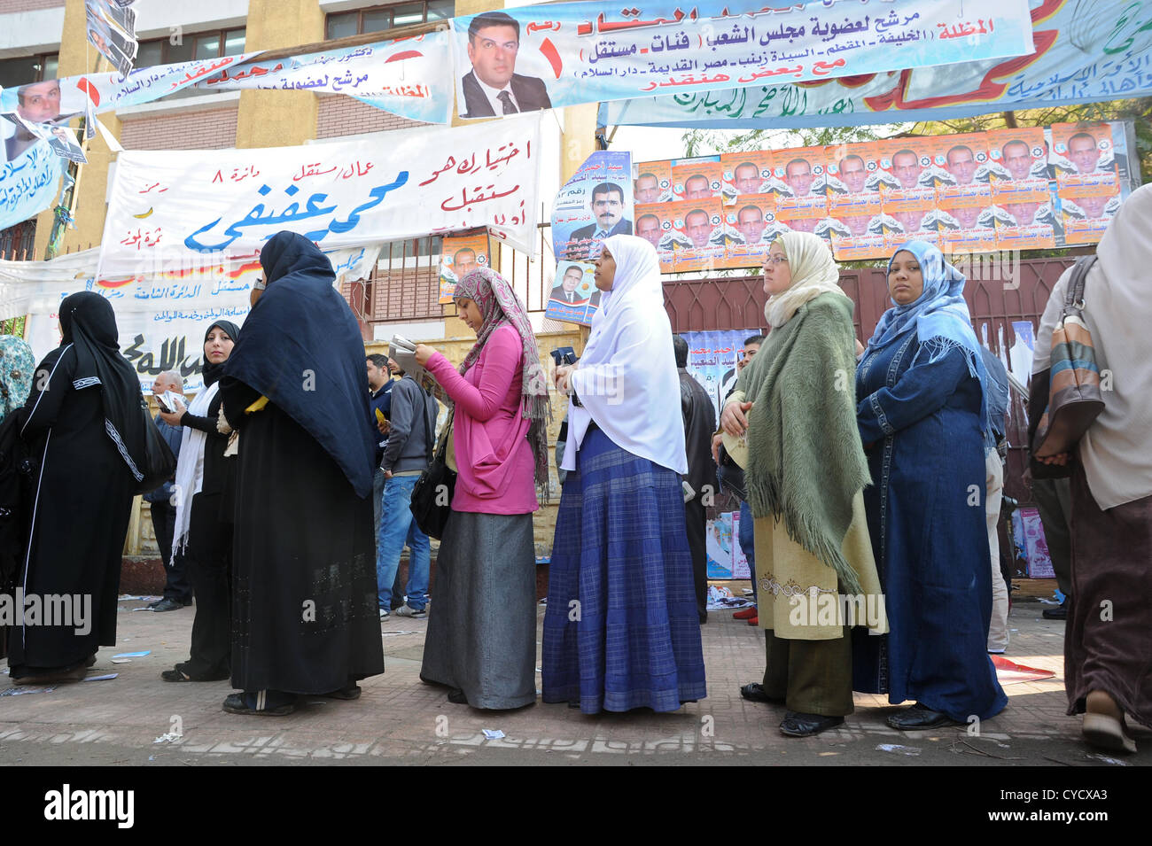 Gli egiziani andare alle urne per le prime elezioni libere dopo la caduta di Mubarak. Questo voto legislativo ha avuto luogo nel novembre 2011 Foto Stock