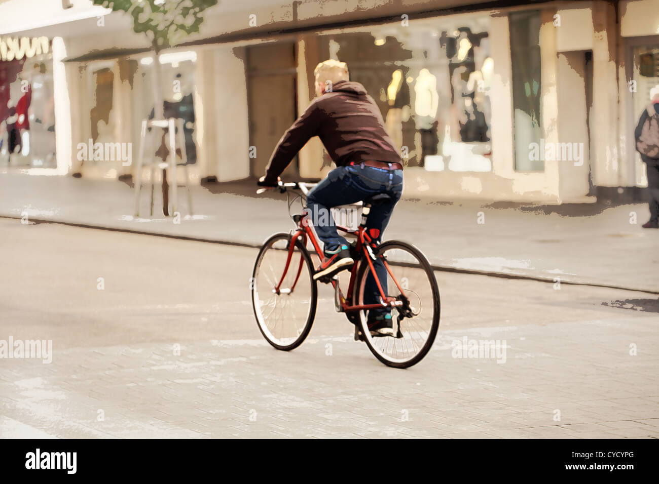 Una forte immagine filtrata di un uomo non identificato in bicicletta Foto Stock