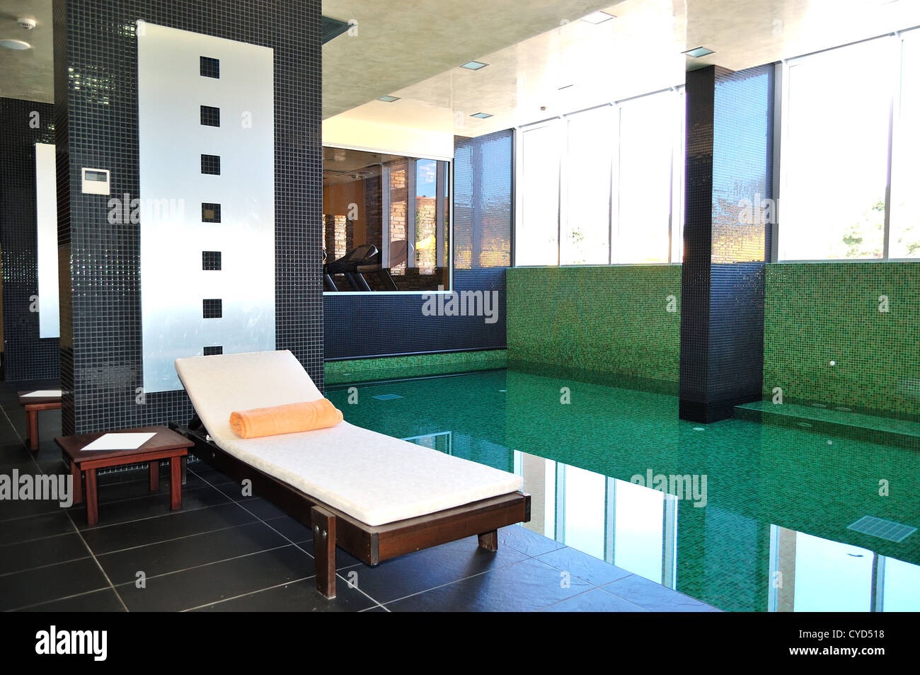 La piscina in SPA presso hotel moderno, Thassos Island, Grecia Foto Stock