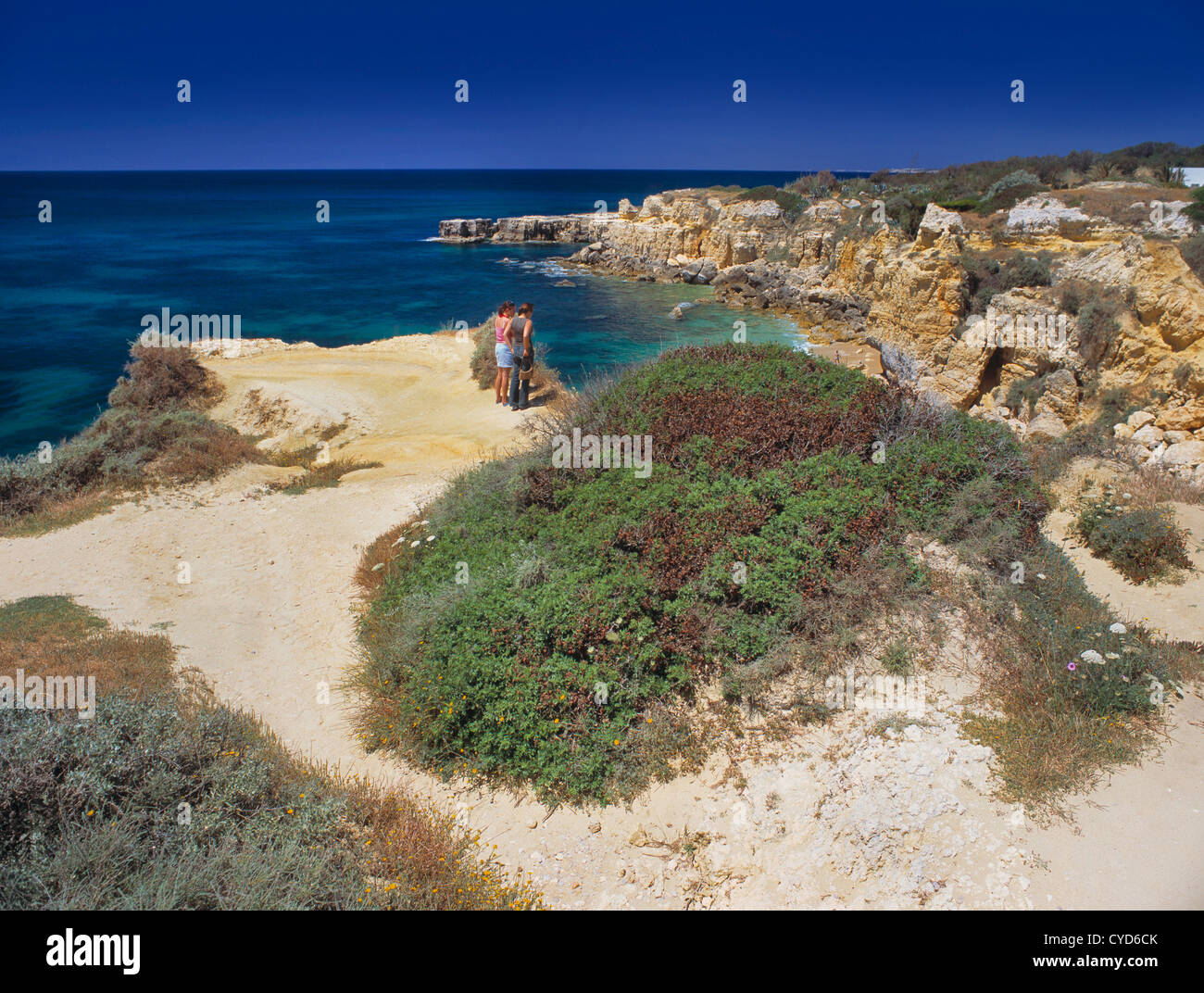Bright sunny beach scena, intorno alla costa di Albufeira, Algarve, PORTOGALLO Foto Stock