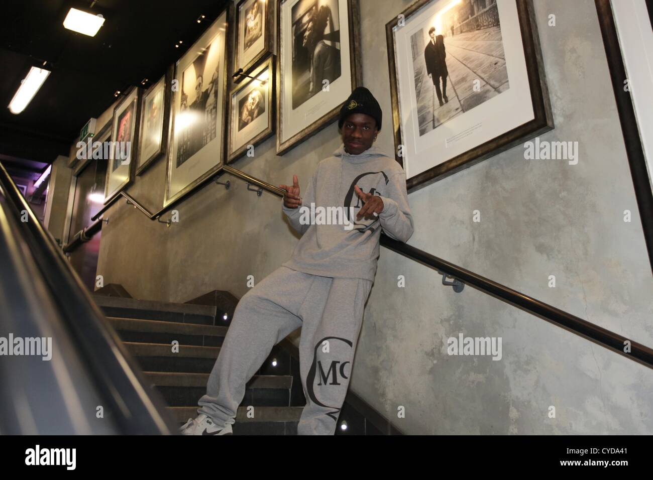 Tinchy Stryder gioca un finale di homecoming gig, l'ultimo del 2012 a sotto il ponte, Stamford Bridge, Fulham, Regno Unito. 1 novembre 2012. Foto Stock