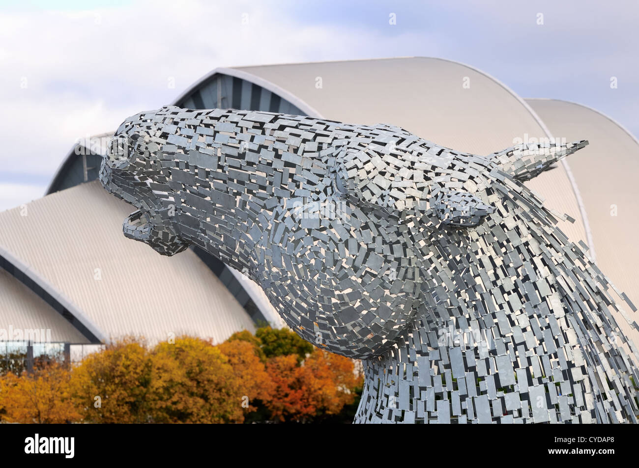 L'elica sculture di cavalli in miniatura a Pacific Quay, Glasgow, Scotland, Regno Unito Foto Stock