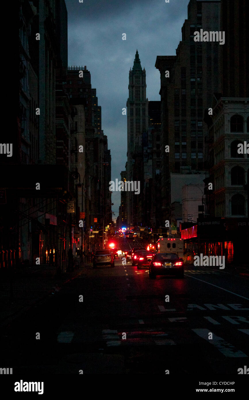 NEW YORK, NY, Stati Uniti d'America - 31 ottobre 2012: Raro tenebre si è assestato sul stranamente vuote, oscurati-le strade di Manhattan a New York, NY, STATI UNITI D'AMERICA, il 31 ottobre 2012. Foto Stock