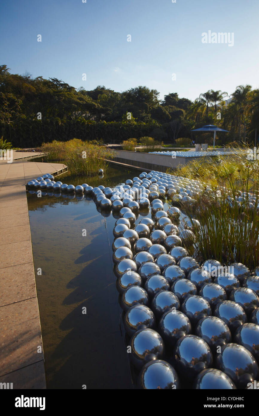 Arte moderna di Yayoi Kusama al Centro de Arte Contemporanea Inhotim, Brumadinho, Belo Horizonte, Minas Gerais, Brasile Foto Stock
