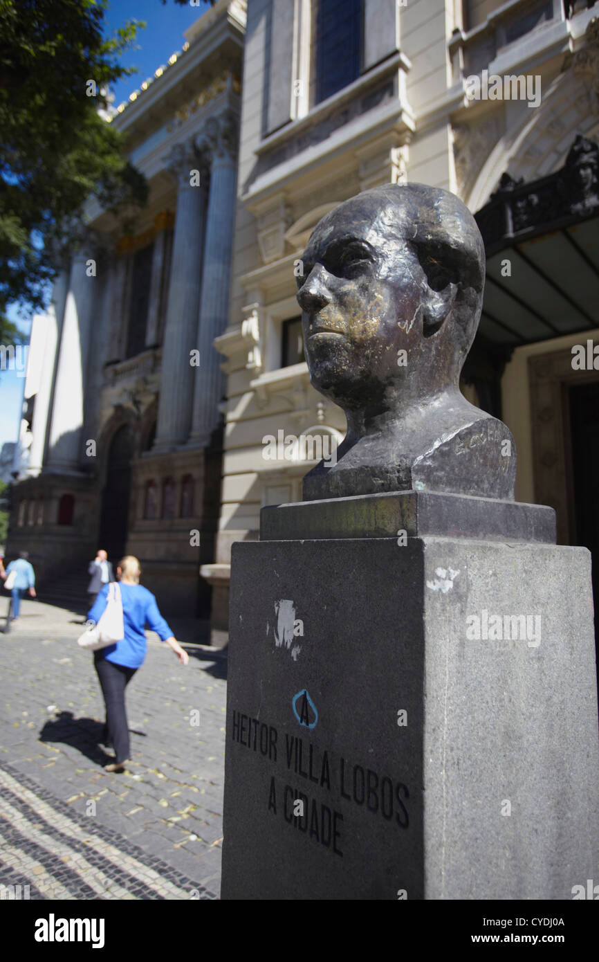 Statua al di fuori del Teatro Comunale (Teatro Municipale), centro di Rio de Janeiro, Brasile Foto Stock