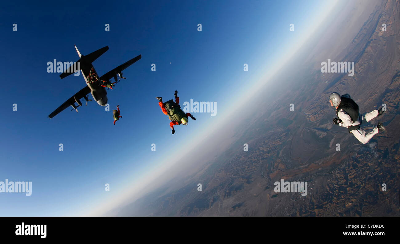 La US Army delle forze speciali in caduta libera durante il corso di formazione Marzo 28, 2008 su Yuma, Arizona. Foto Stock
