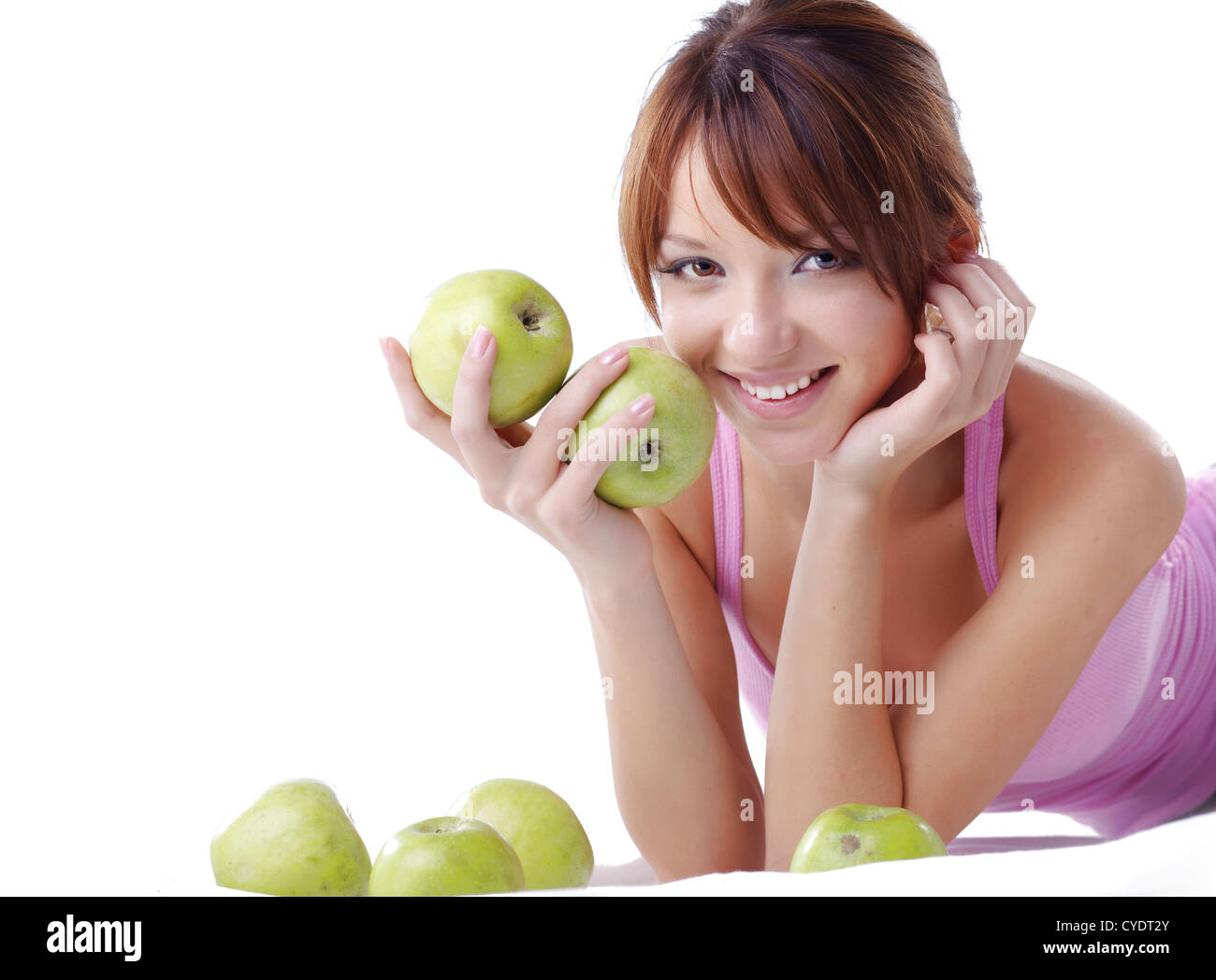 Ritratto di carino allegro ragazza adolescente con verde mela succosa Foto Stock