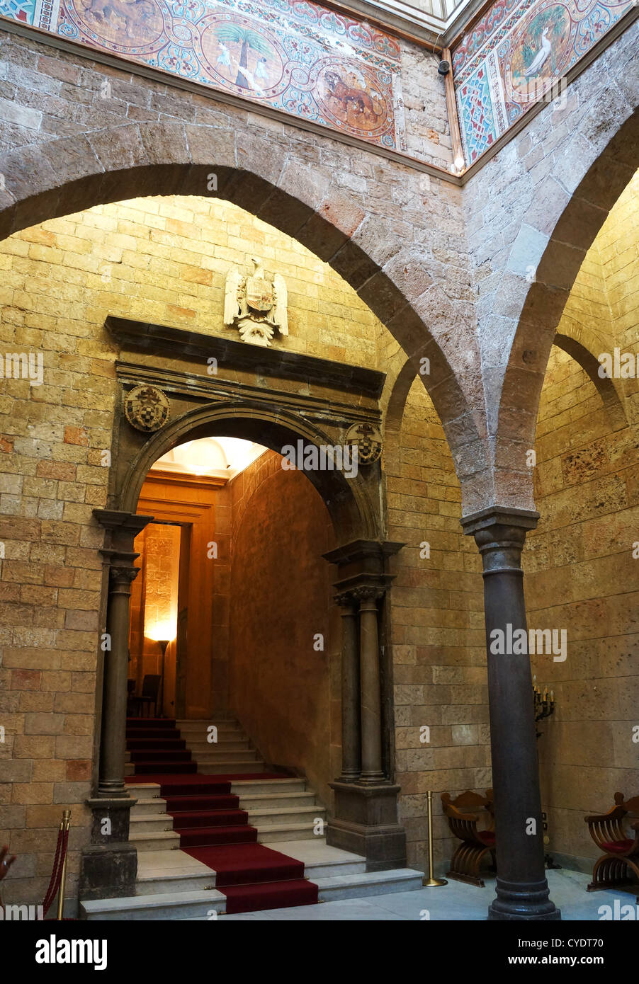 Archi in camere interne del Palazzo Reale di Palermo in Sicilia Foto Stock