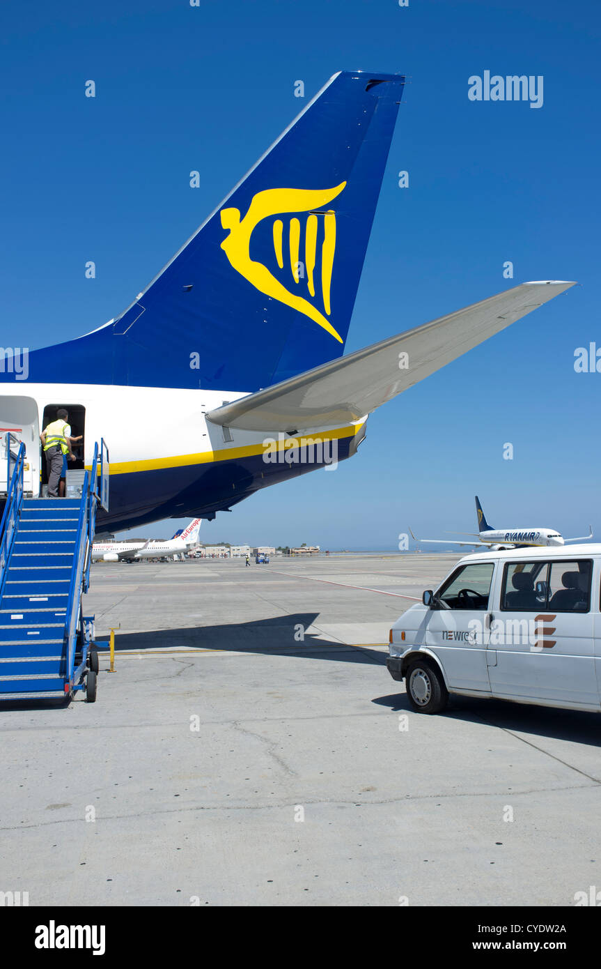 Piano di Ryanair su asfalto Foto Stock