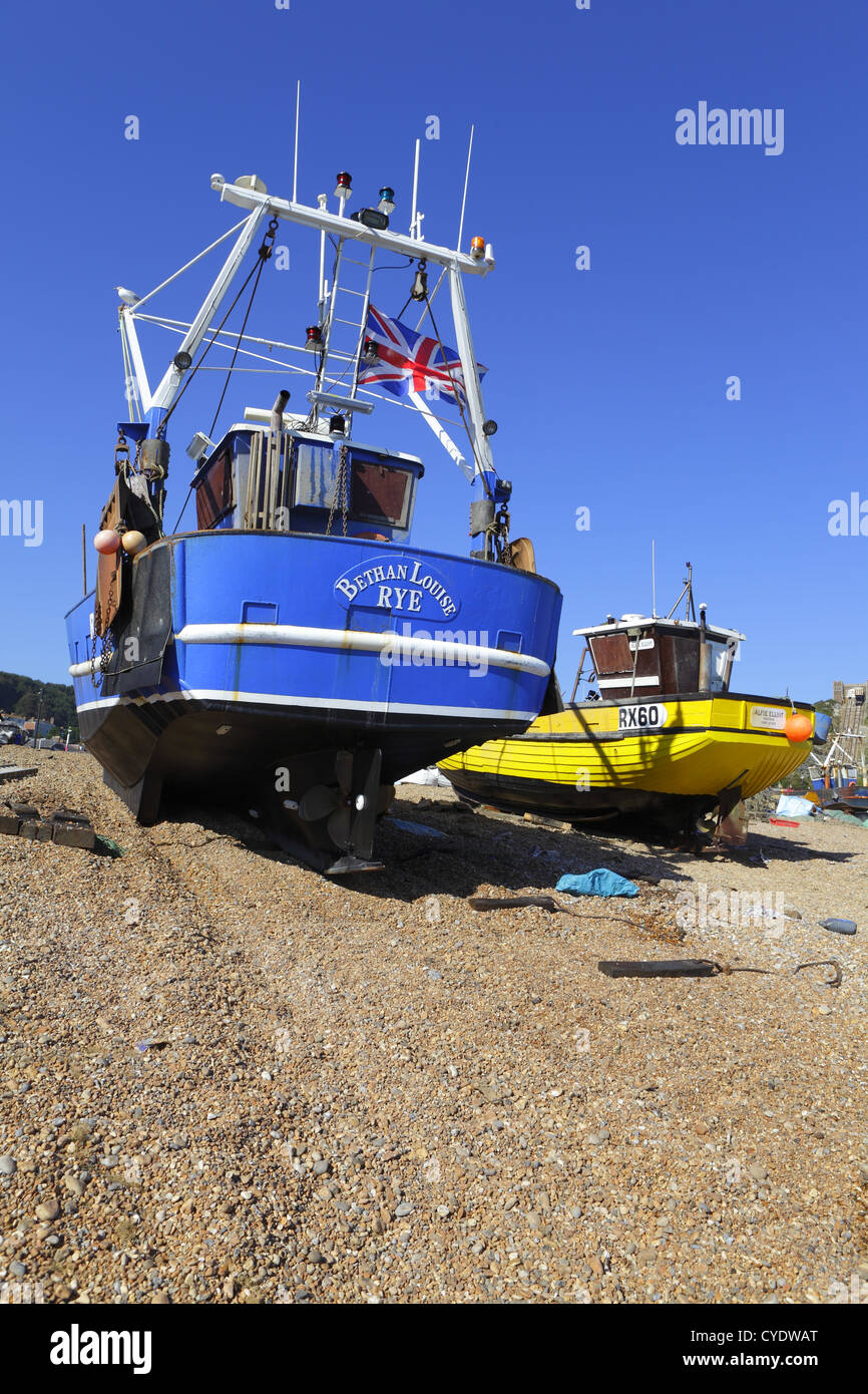 Barca da pesca spiaggia Hastings East Sussex England Regno Unito GB Foto Stock