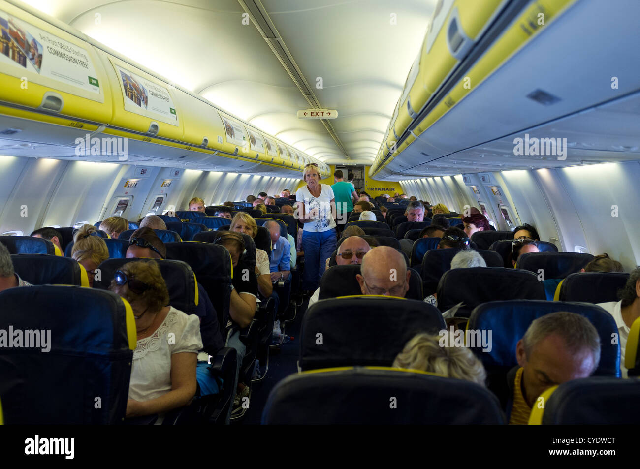 Aereo Ryanair interni cabina Foto stock - Alamy