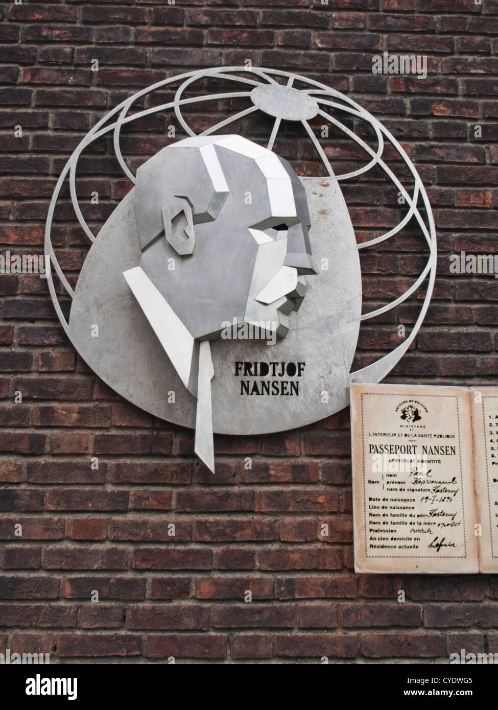 Sollievo in Oslo Norvegia in onore di Fridtjof Nansen per impostazione di Nansen internazionale passaporto documento di viaggio per i rifugiati 1921,dettaglio Foto Stock