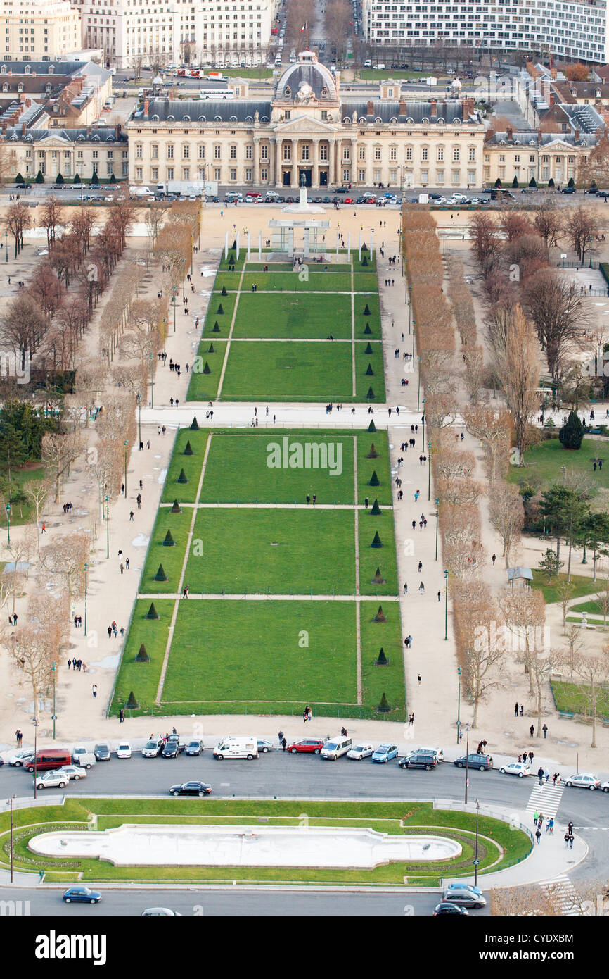 Vista di Parigi dalla Torre Eiffel, l'Hotel des Invalides e Parc du Champ de Mard, Parigi, Francia Foto Stock