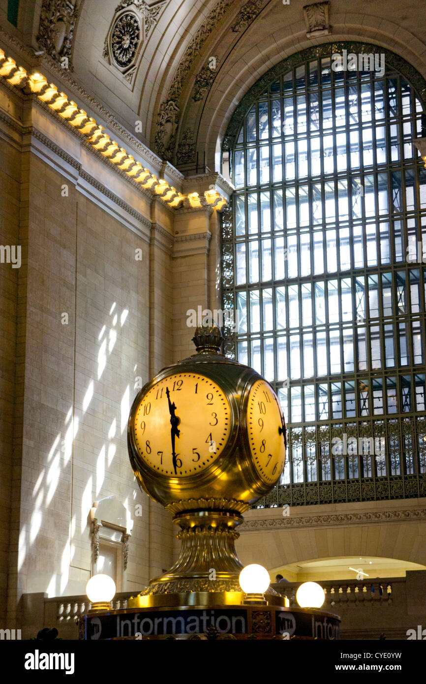 Orologio in atrio principale hall di Grand central station, New York, Stati Uniti d'America Foto Stock