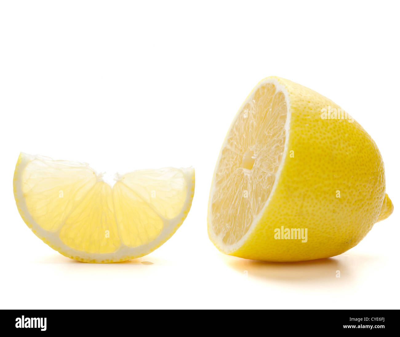 Fresche e mature di limone. Isolato su sfondo bianco Foto Stock