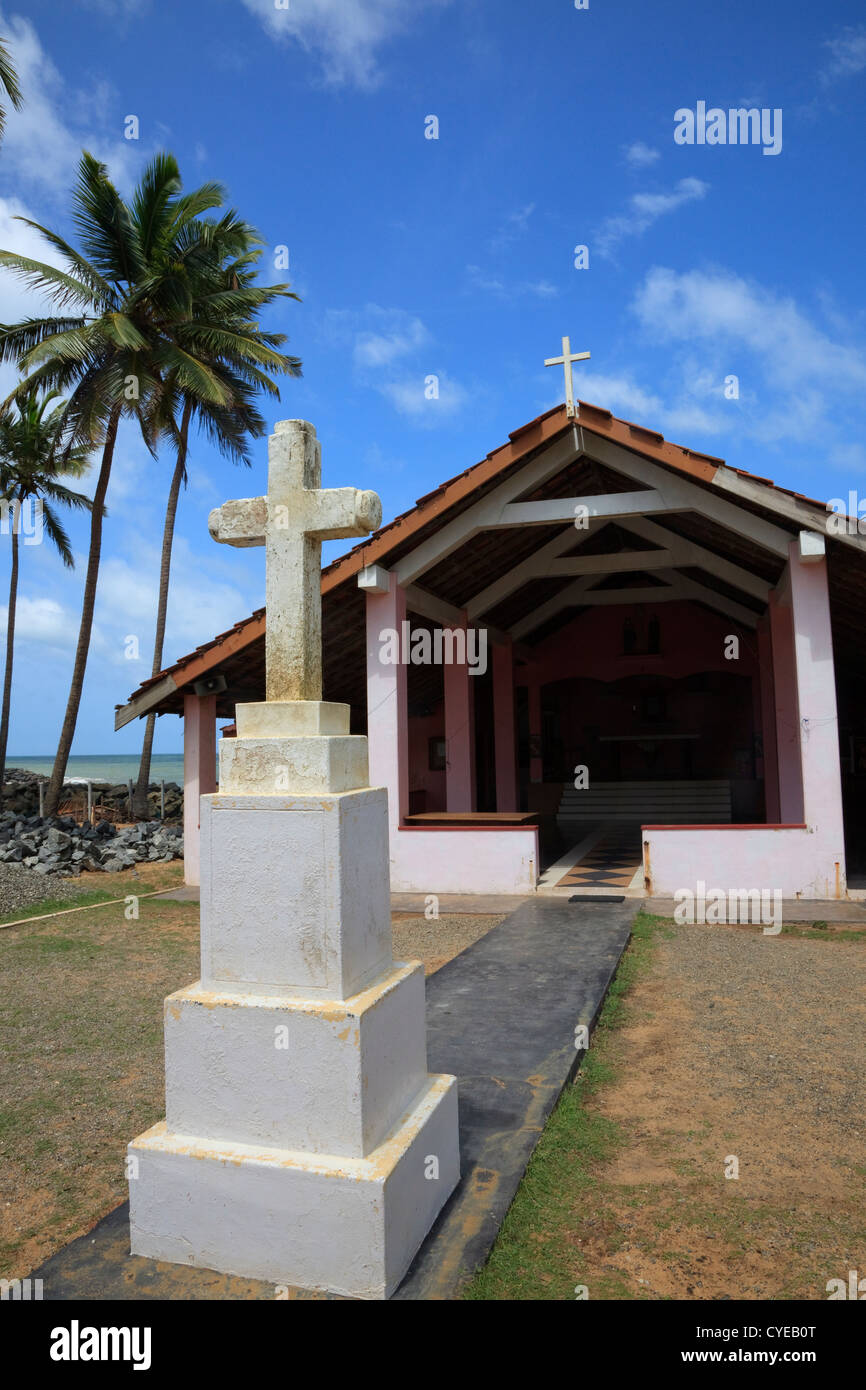 Piccola cappella cattolica nel villaggio di Waikkal, Sri Lanka Foto Stock