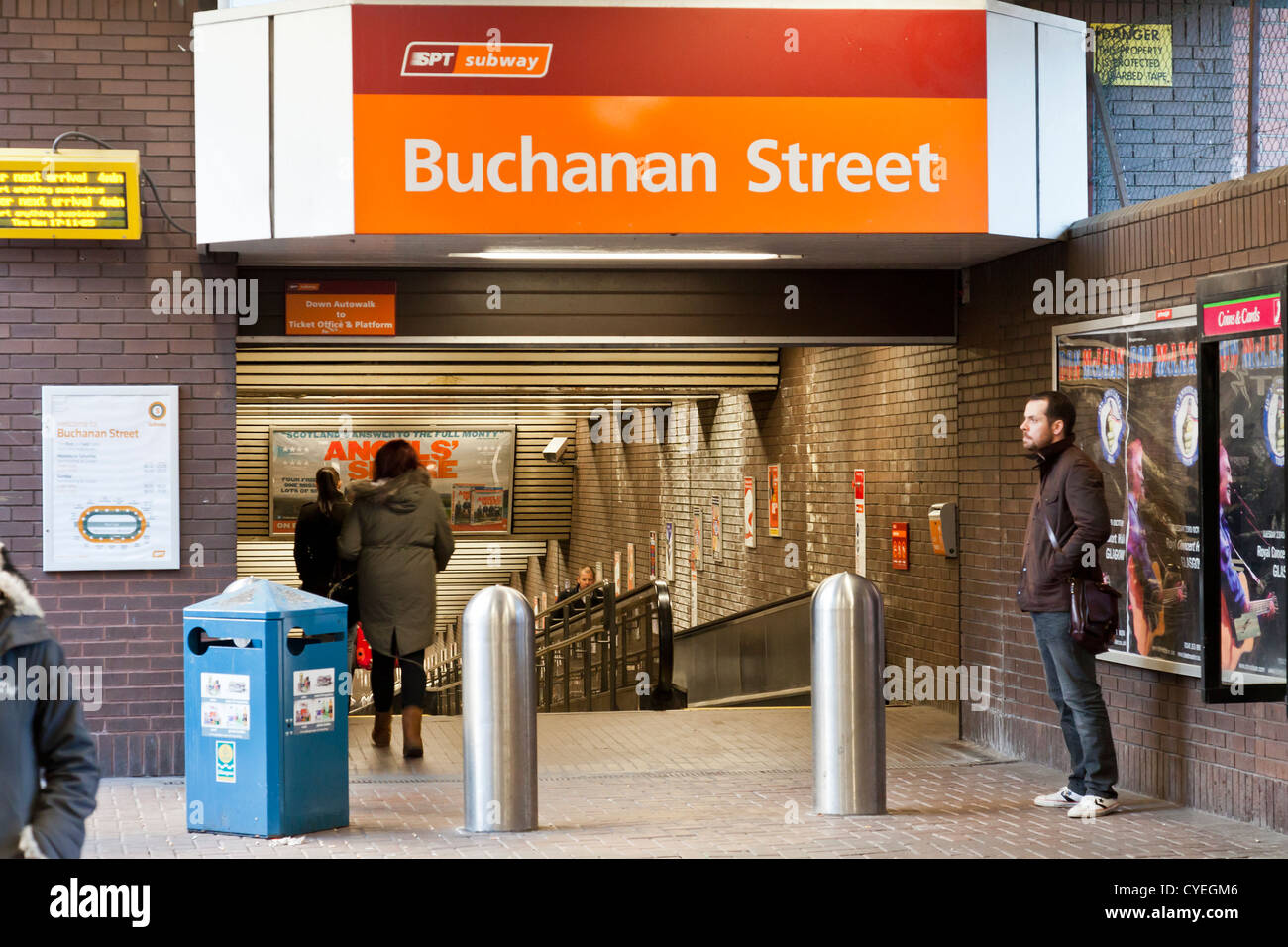 Ingresso a Buchanan Street sotterraneo / Stazione metropolitana sulla Dundas Street, Glasgow. Foto Stock