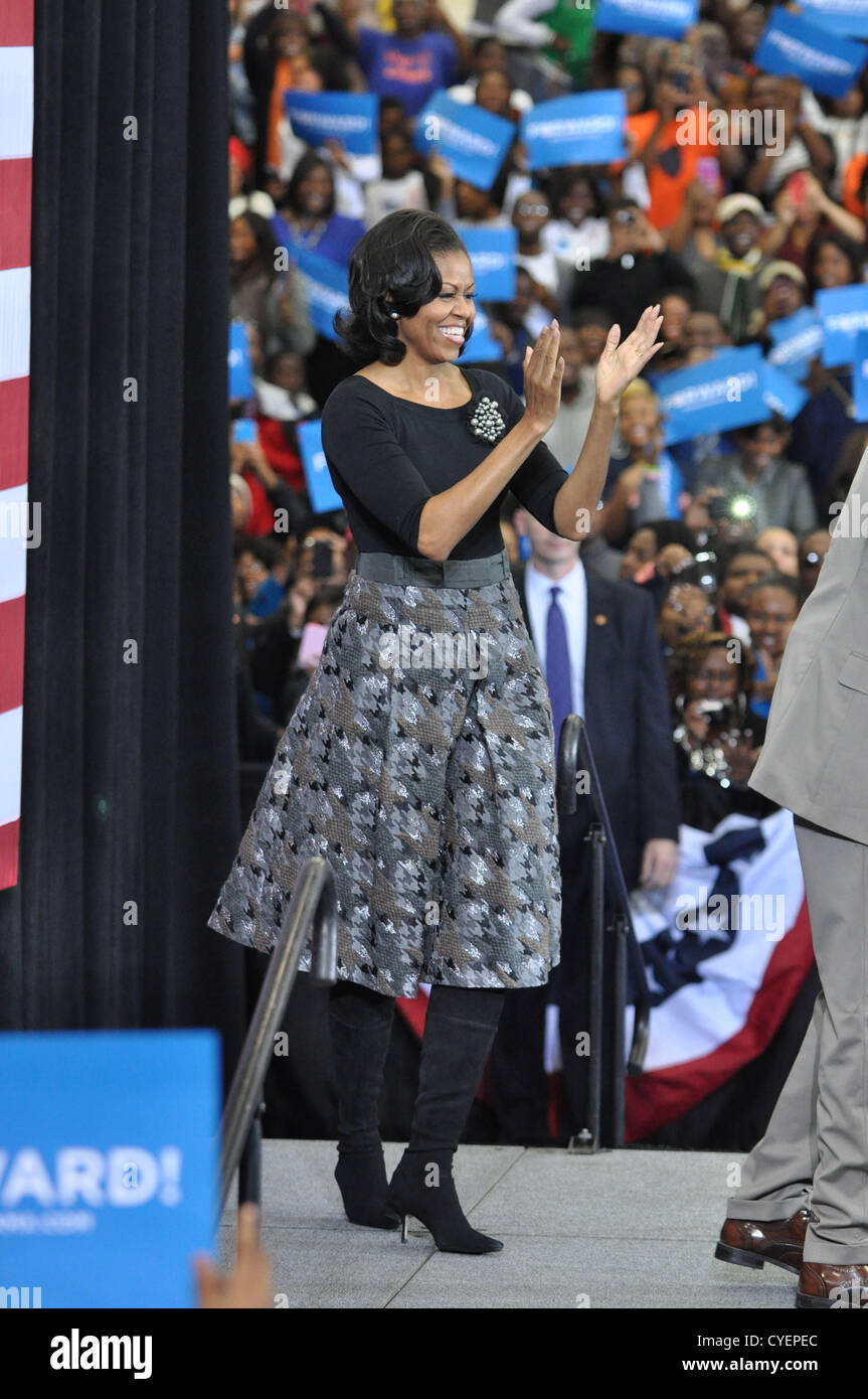 Nov. 02, 2012 - Ettrick, Virginia, Stati Uniti - La First Lady Michelle Obama fa una campagna stop a Daniels Palestra sul Virginia State University campus. (Credito Immagine: © Tina Fultz/ZUMAPRESS.com) Foto Stock