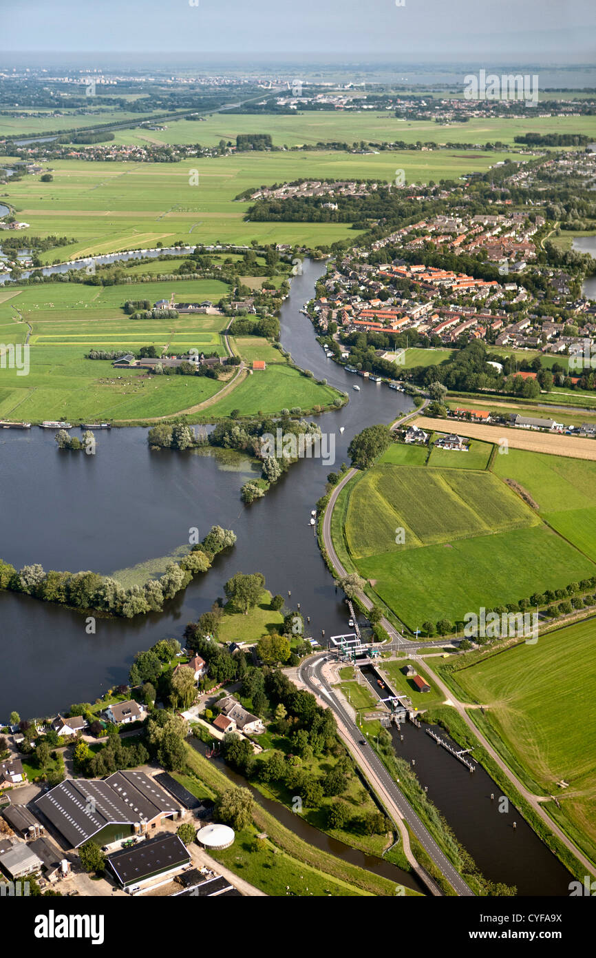 I Paesi Bassi, Nederhorst den Berg. Village e il fiume Vecht. Antenna. Foto Stock
