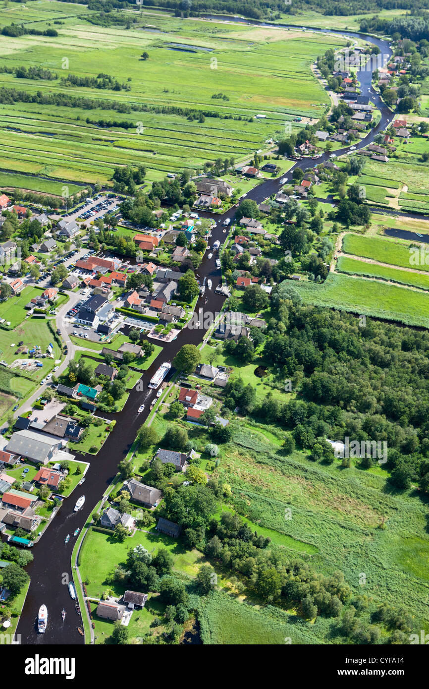I Paesi Bassi, Kalenberg, villaggio turistico entro il Weerribben-Wieden Parco Nazionale. Antenna. Foto Stock