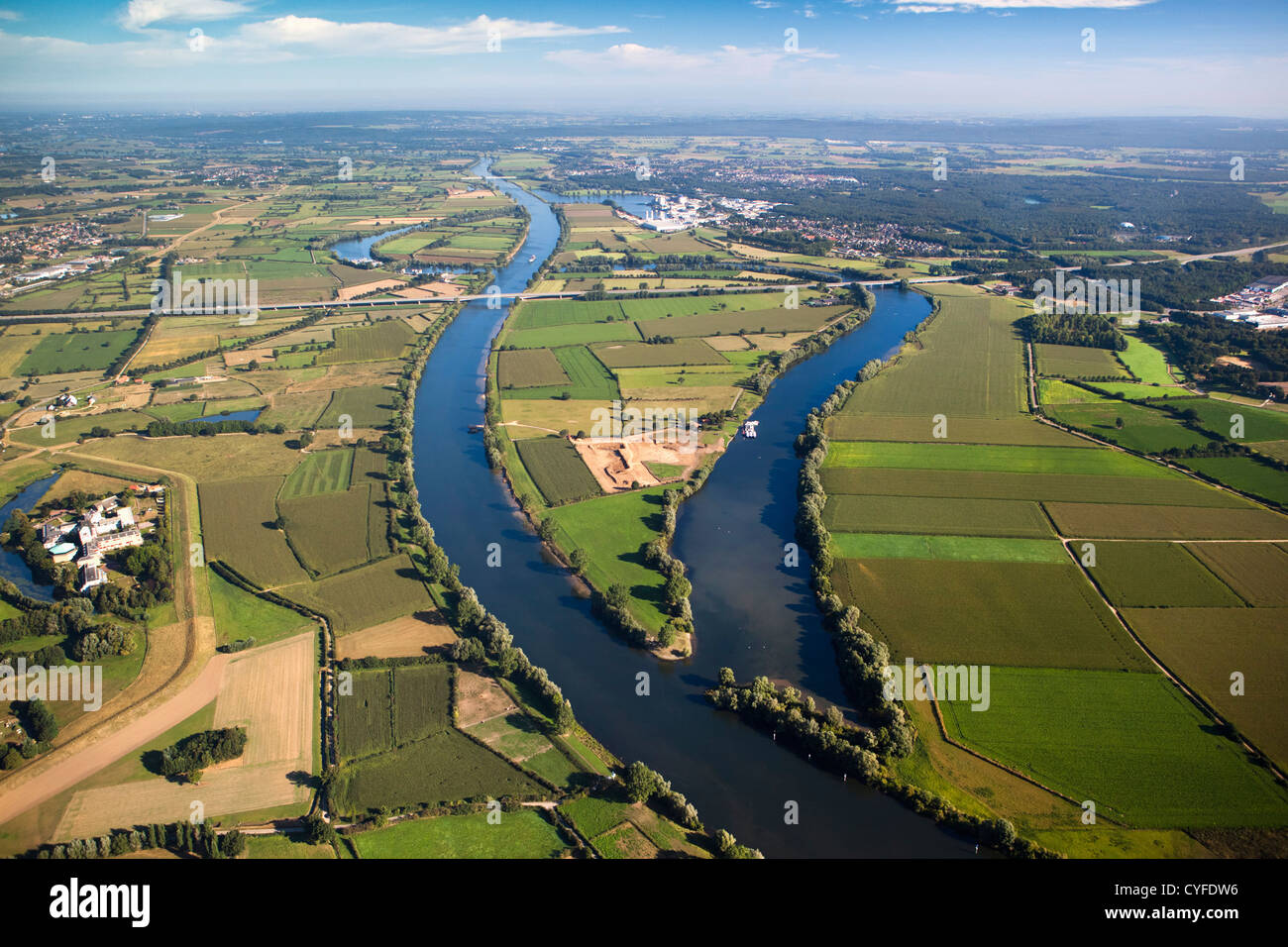 I Paesi Bassi, Boxmeer, fiume Maas e terreni agricoli. Antenna. Foto Stock