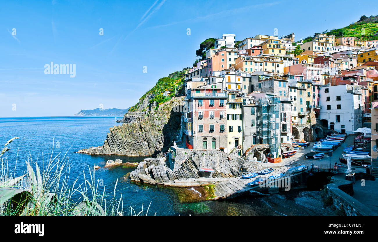 L'Italiano villaggio sul mare di Riomaggiore nelle Cinque Terre Foto Stock