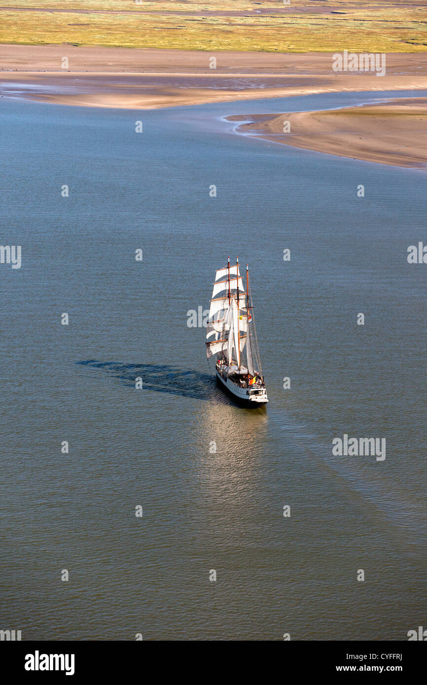 I Paesi Bassi, Nieuw Namen. Tre-masted nave per crociere vacanze nel fiume Westerschelde. Antenna. Foto Stock