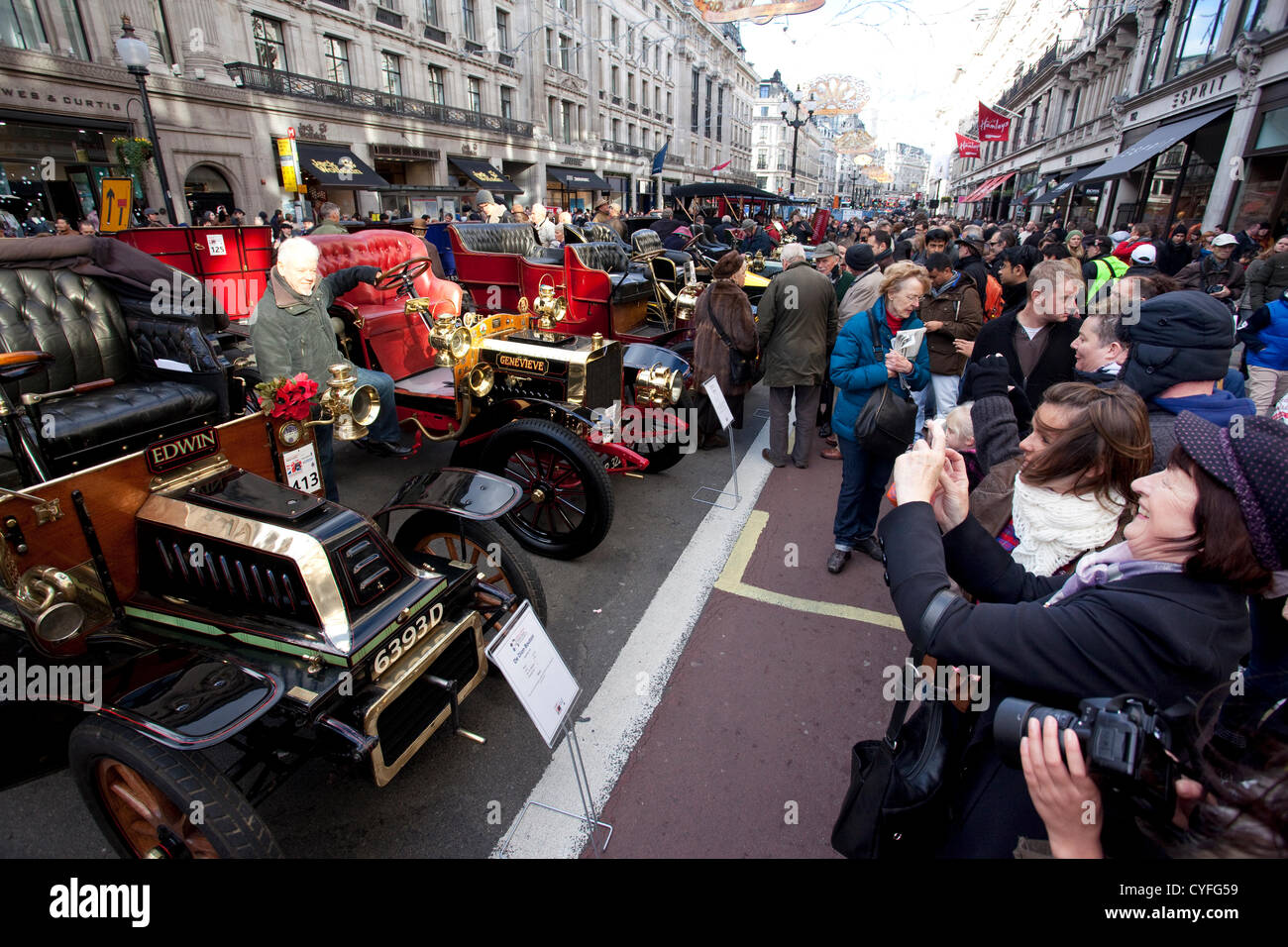Il Regent Street Motor Show. Londra, Regno Unito. 03.11.2012 Foto mostra classic le vetture schierate su Regent Street, il più grande motore di libero mostra nel Regno Unito in cui i partecipanti di Londra a Brighton Veteran Car Run prendere parte in Regent Street Motor Show al fianco di automobili di proprietà di Royal Automobile Club membri sabato 3 novembre. Foto Stock