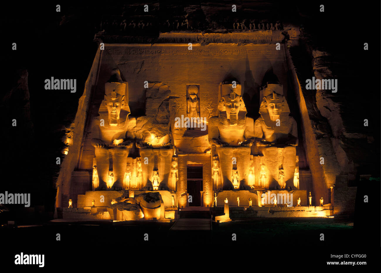 Egitto, fiume Nilo e lago Nasser, Abu Simbel, tempio di Abu Simbel. Tempio di Ramses II. Spettacolo di Suoni e Luci Foto Stock