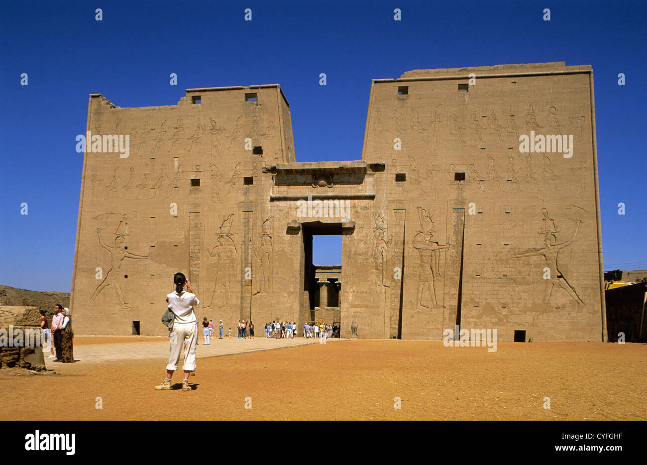 L'Egitto. Edfu. Tempio di Horus. Foto Stock