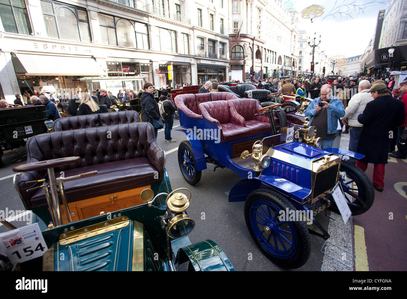 Il Regent Street Motor Show. Londra, Regno Unito. 03.11.2012 Foto mostra classic le vetture schierate su Regent Street, il più grande motore di libero mostra nel Regno Unito in cui i partecipanti di Londra a Brighton Veteran Car Run prendere parte in Regent Street Motor Show al fianco di automobili di proprietà di Royal Automobile Club membri sabato 3 novembre. Foto Stock