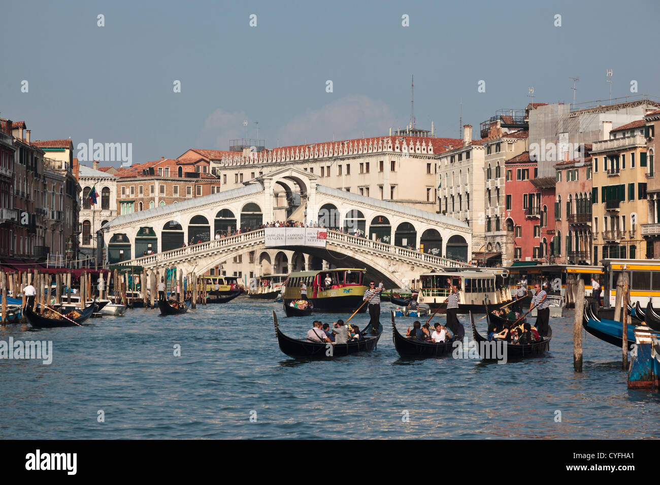 Canal Grande e il Ponte di Rialto di Venezia Foto Stock