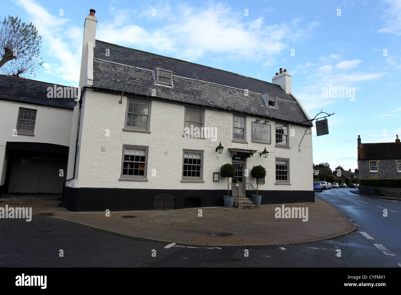 Vista generale dell'Agnello pub e hotel a Angmering, Sussex, Regno Unito. Foto Stock