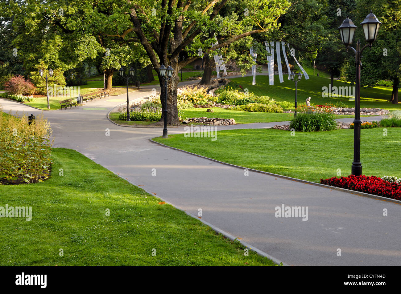 In estate il parco della città di Riga, Lettonia Foto Stock